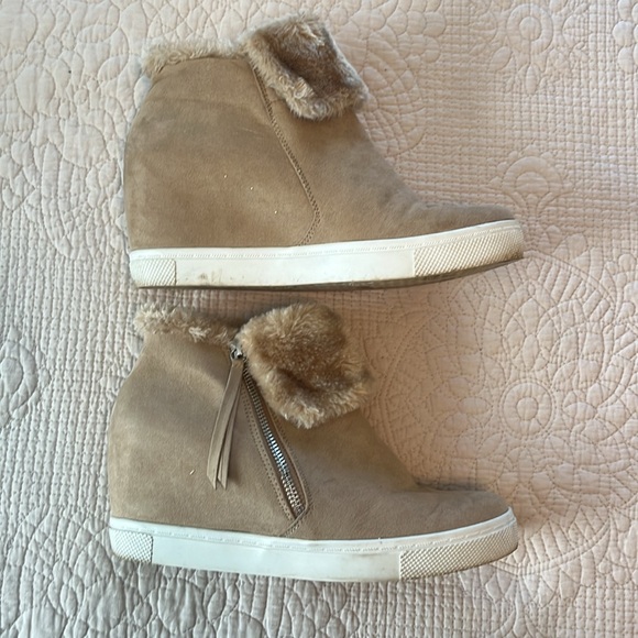 Women’s cream heeled boots. Good condition. Size 9. - Picture 2 of 4